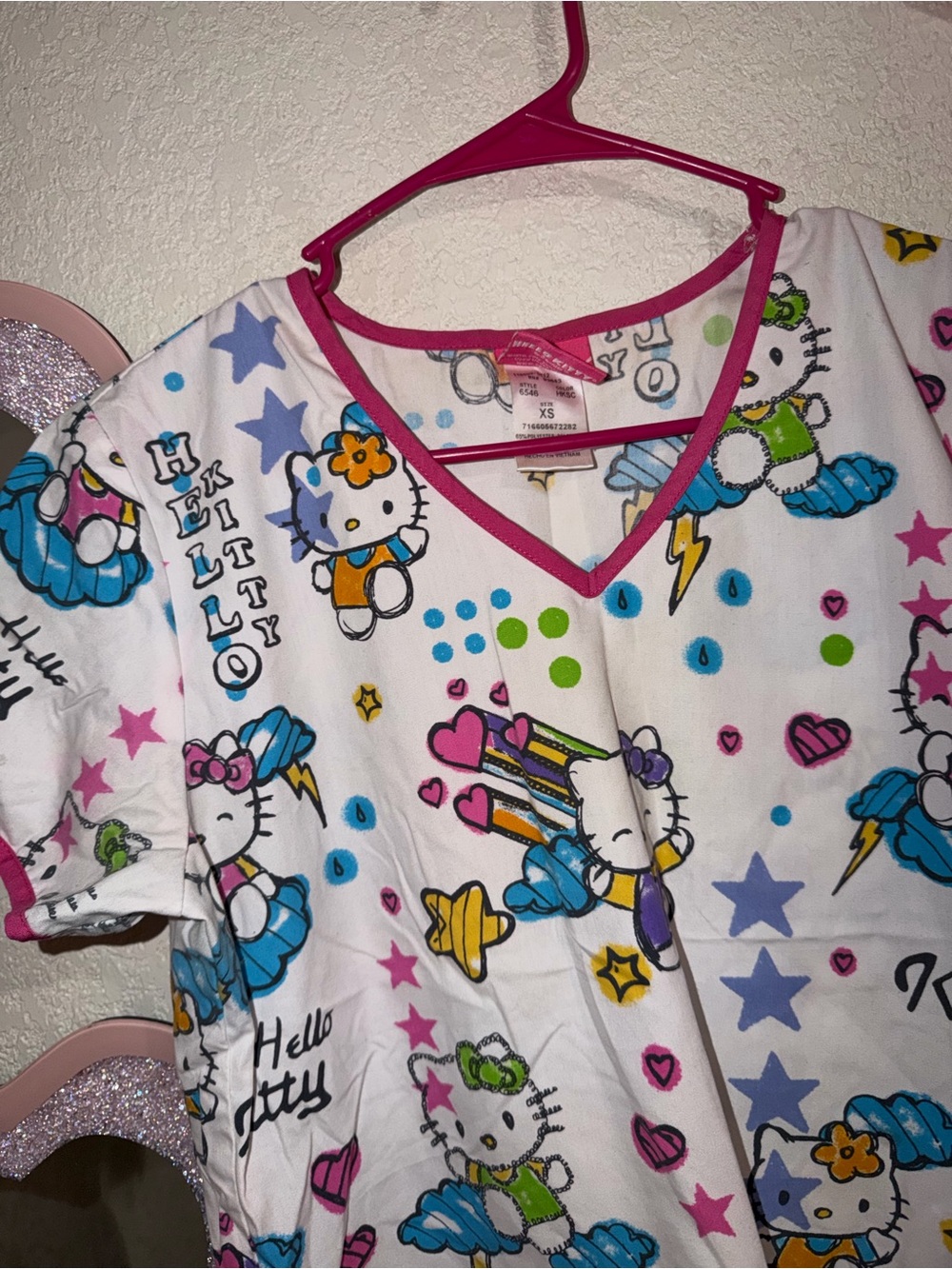 Hello Kitty White Multi-Color scrub - Picture 3 of 4